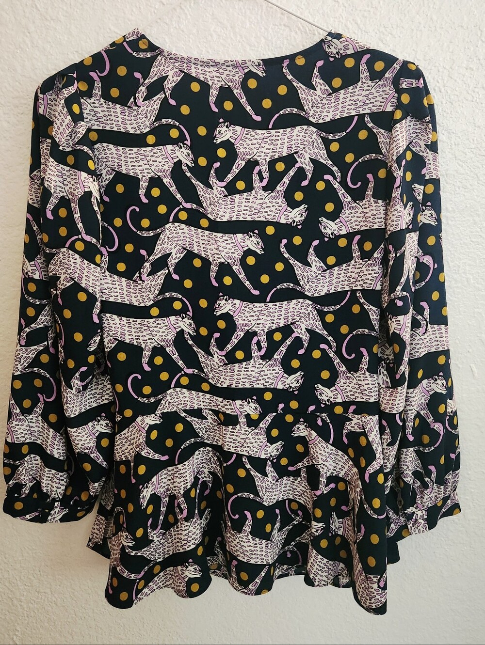 Kate Spade Panther Wrap Blouse. Size 4 - Picture 4 of 7